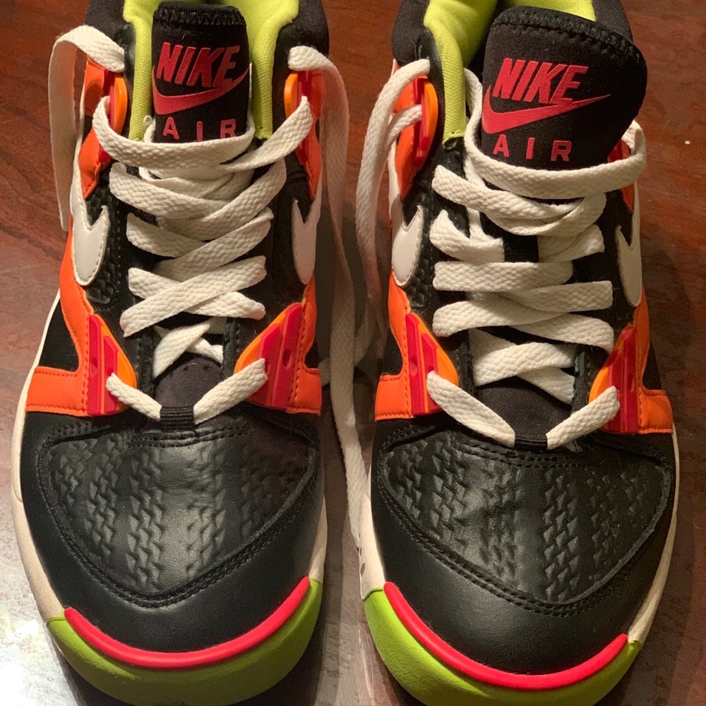 Nike Air Shoes size 6Y